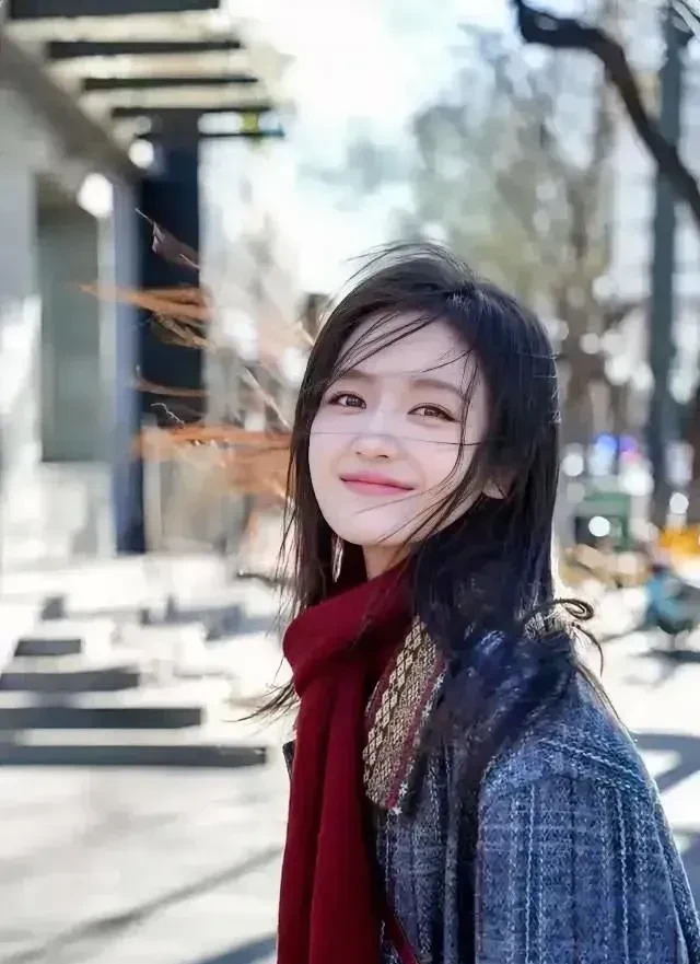 李兰迪自曝被叫老师趣事











娱乐圈“老师”称呼泛滥，李兰迪也未