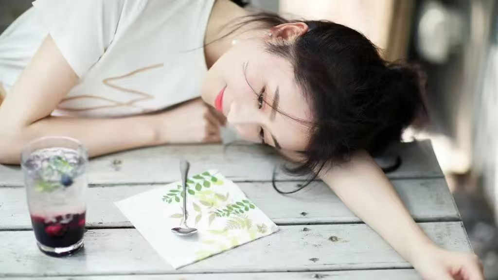 颜值与实力并存的“学霸”女神，为何却迟迟未能爆火出圈？