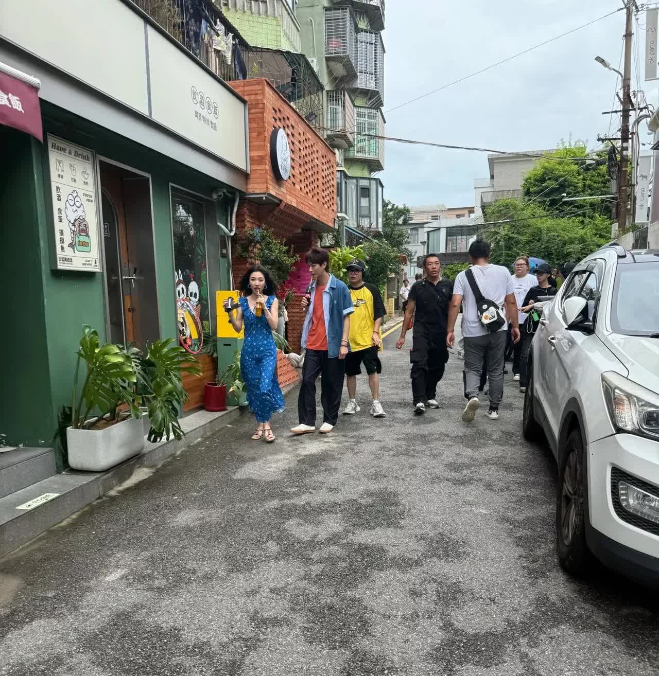 厦门幸福路偶遇何健麒和王格格
天呐， 他俩二搭了！