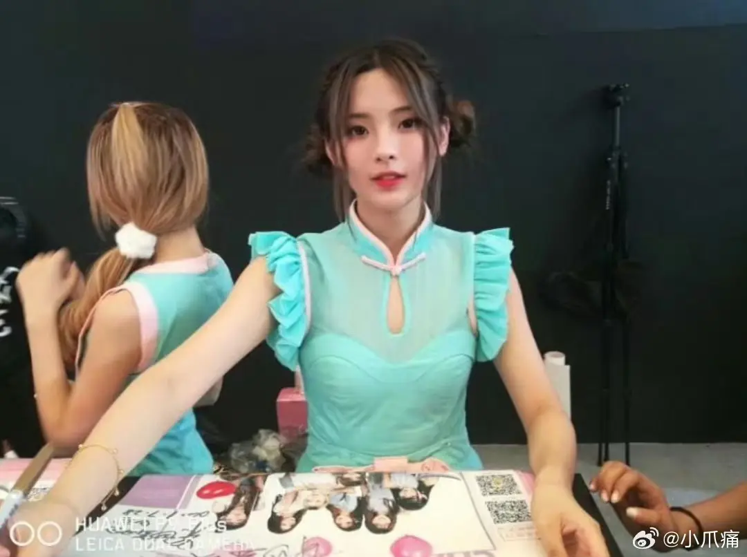 17年杨超越女团时期，在人群中很突出的美貌 ​