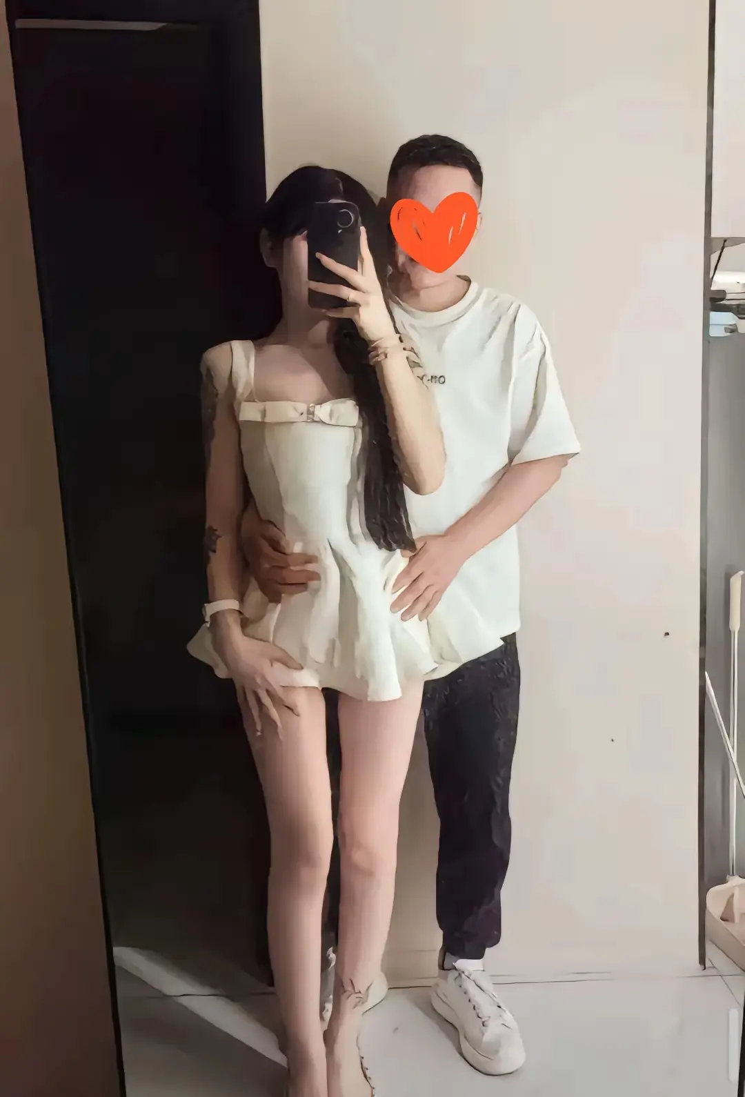 闺蜜和我大伯在一起了！
​我该叫她什么？
