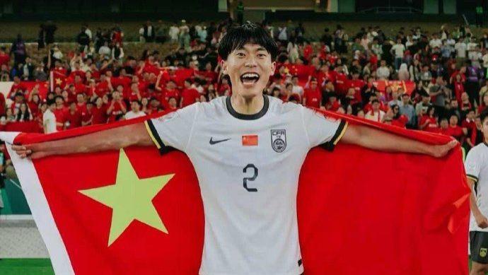 胡荷韬赛后哽咽：向中国球迷说声抱歉！下届会取得更好的成绩！