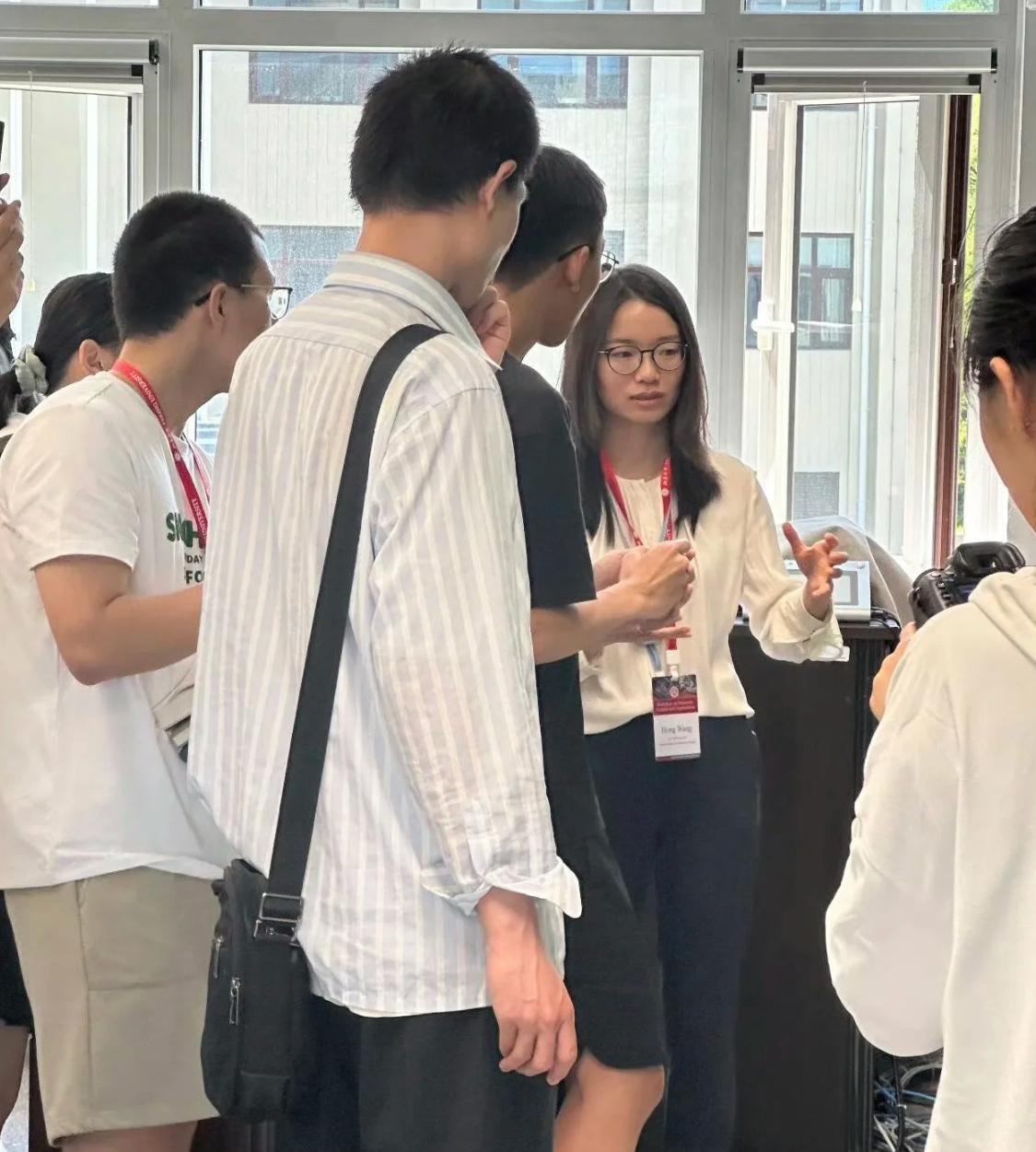 谁说中国数学界后继无人？
90后王虹用左手书写传奇，
这位破解百年挂谷猜想的北大