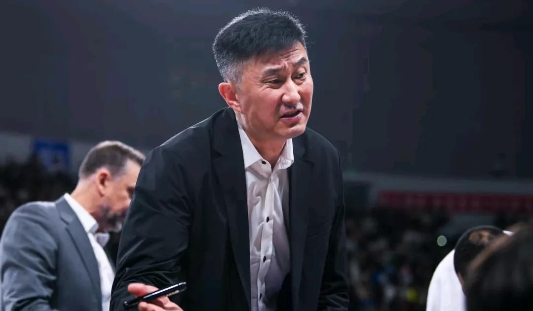杜峰真有魄力，外援一个不留，全部都重新选！目前，cba各支球队开始上报外援的优先