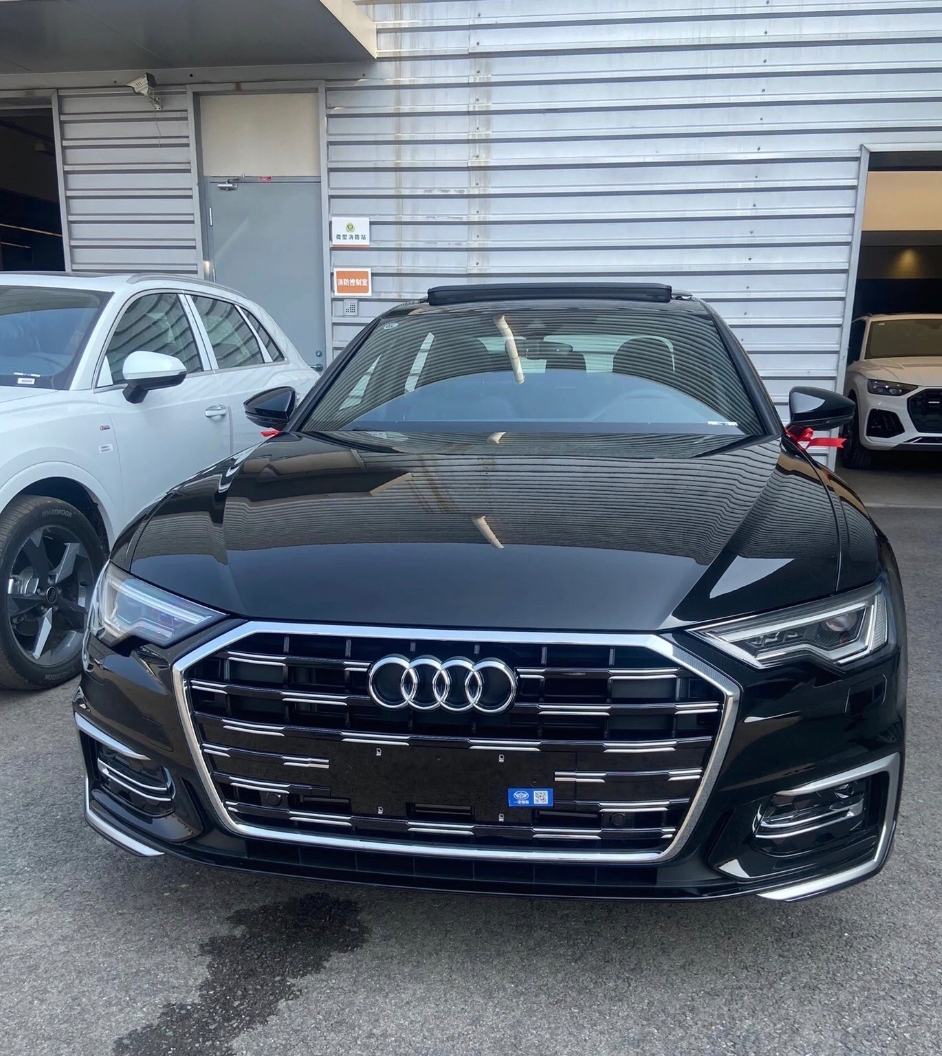 没有新能源车，我敢说大家还在买着高价油车。今天陪朋友去提奥迪A6L，价格吓了我一