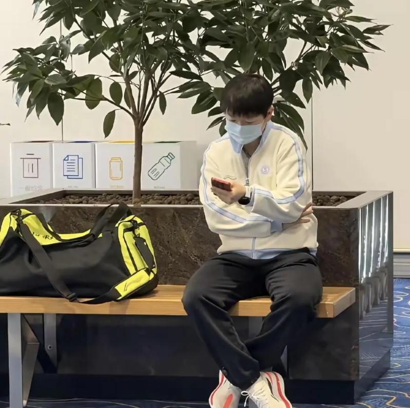 孙颖莎在香港转机，所用手机oppo find x9意外曝光！

莎莎出去打比赛，