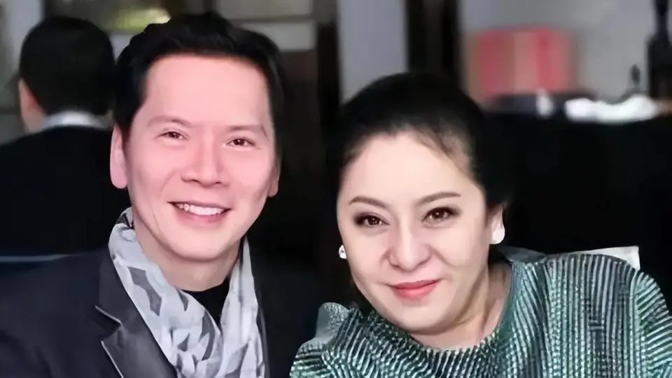 笑喷！76岁向华强综艺曝选妻真相：我就想吃软饭，找个比我强的女人！