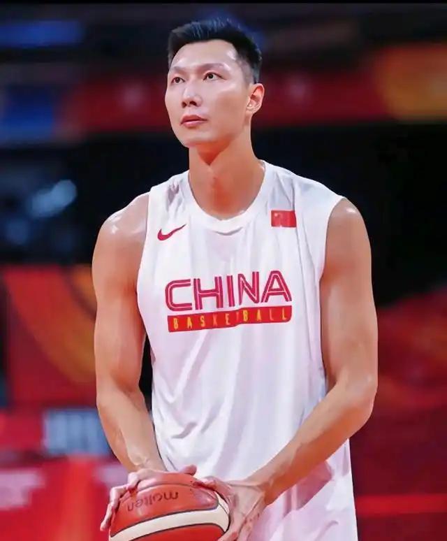 杨瀚森的选秀行情暴涨，于是，问题来了，他能比上易建联吗？
有人在我的短文下留言，
