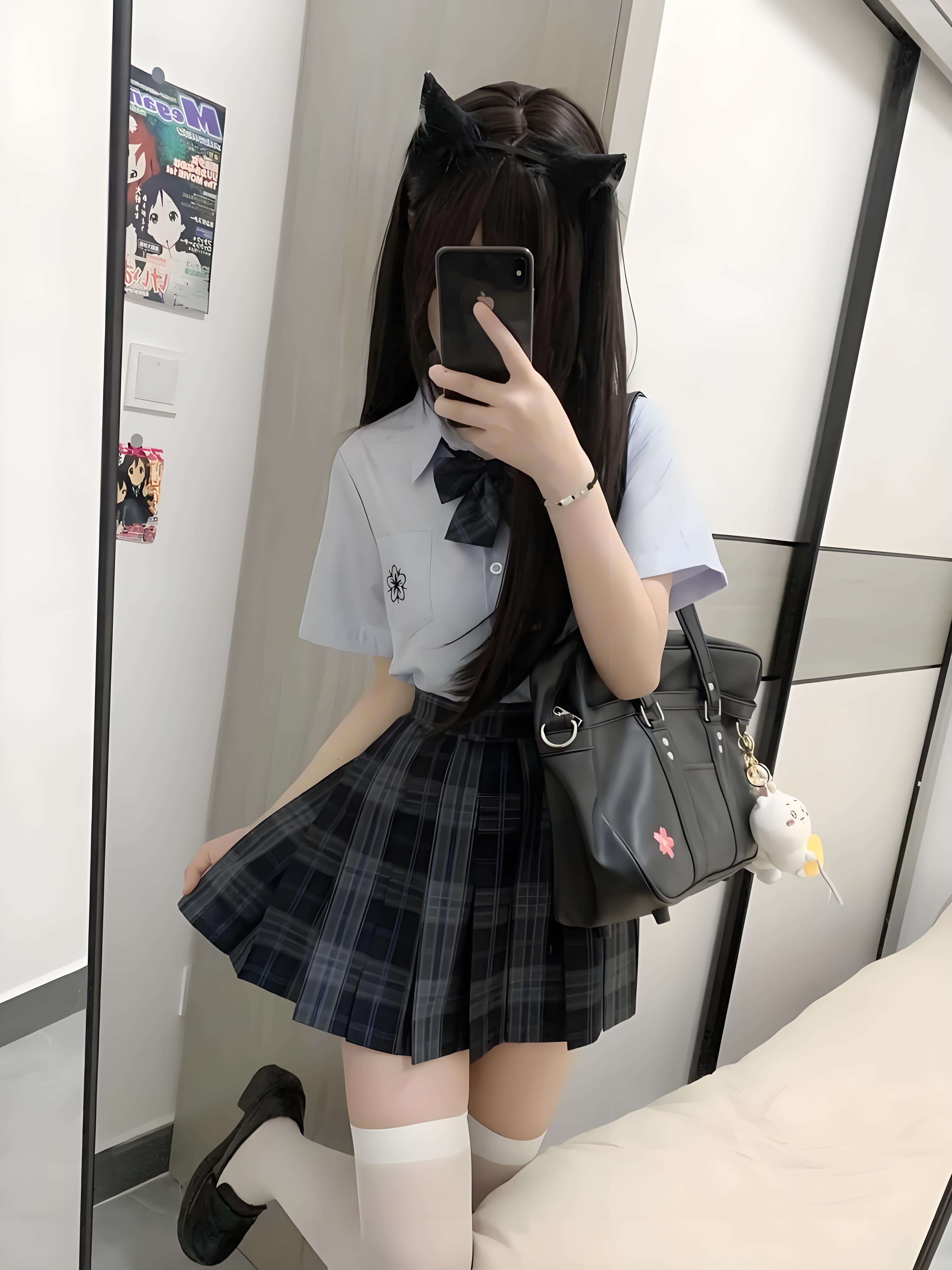 这是我手机最不舍得删掉的照片，它记载着我的青春，我的18岁[拍手]