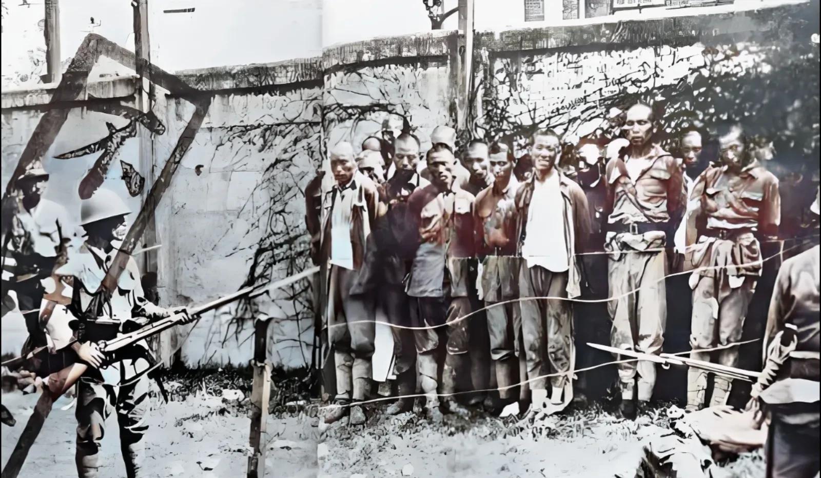 这是被日军严禁公开的照片之一。



1937年12月13日，南京城陷落后，一批