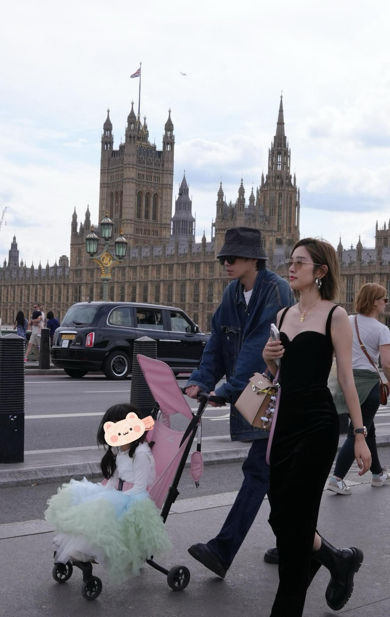 又发现了娱乐圈一个很有意思的现象。
近日，张若昀和唐艺昕带着女儿在伦敦游玩被拍，