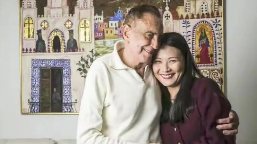 93岁澳洲爷爷与37岁华人妻子，去年迎来儿子，目前想再生个女儿