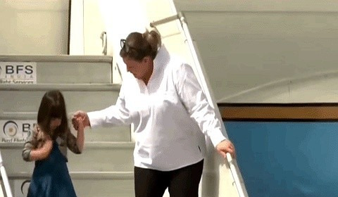 万斯保姆公费旅游引争议











天呐！这也太离谱了吧！美国副总统万