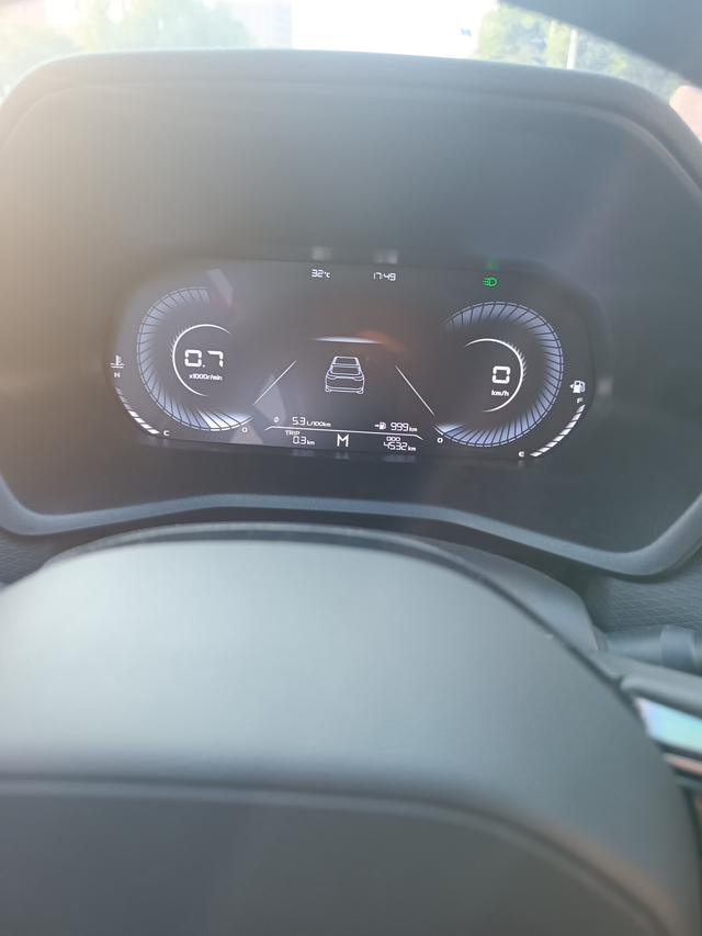 帝豪手动挡真实油耗
记得刚提车时油耗不稳定，跑个几次慢慢稳定。我上班不在市区，都