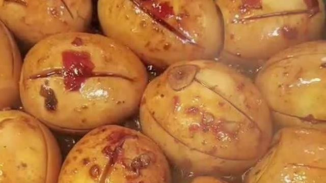 秘制麻辣酱卤鸡蛋：香辣入味的家常美味