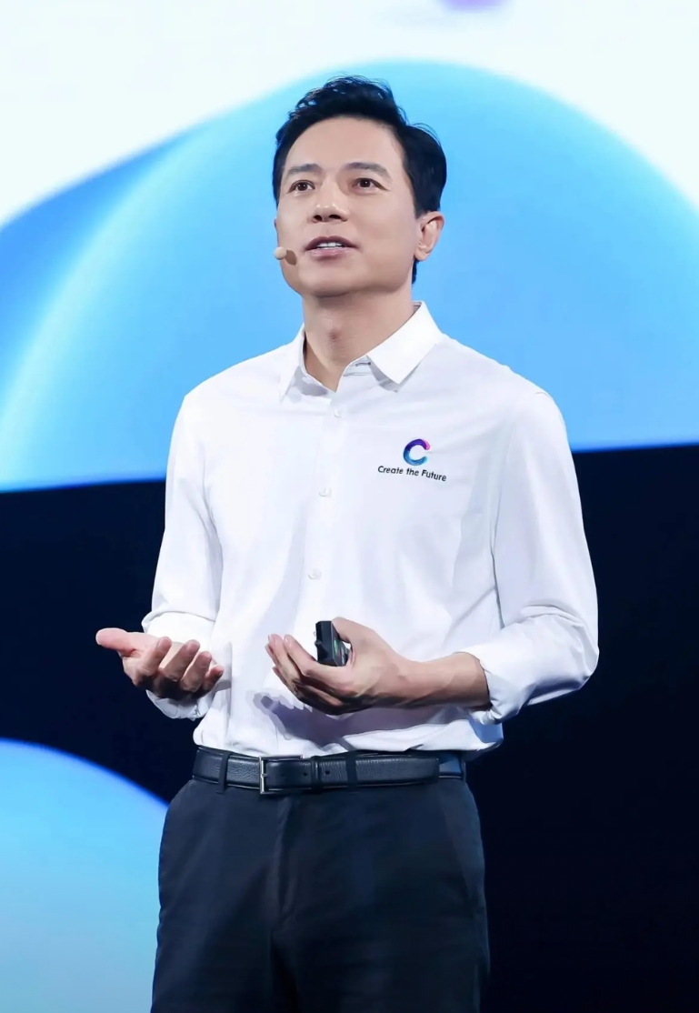 李彦宏这段时间，应该是睡不着了。

看看雷军，2001年自己创业的时候，雷军还在
