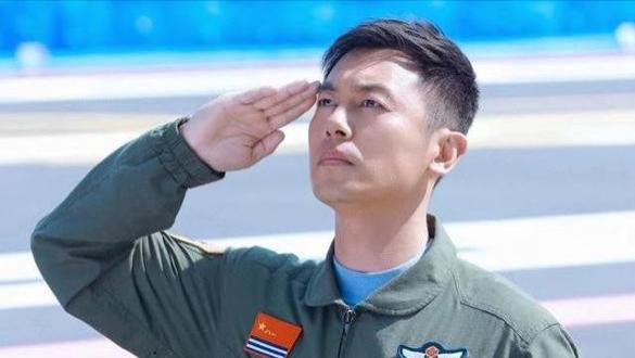 ​6月17日，朱亚文与妻子沈佳妮罕见合体，过父亲节的同时也为大女儿庆生