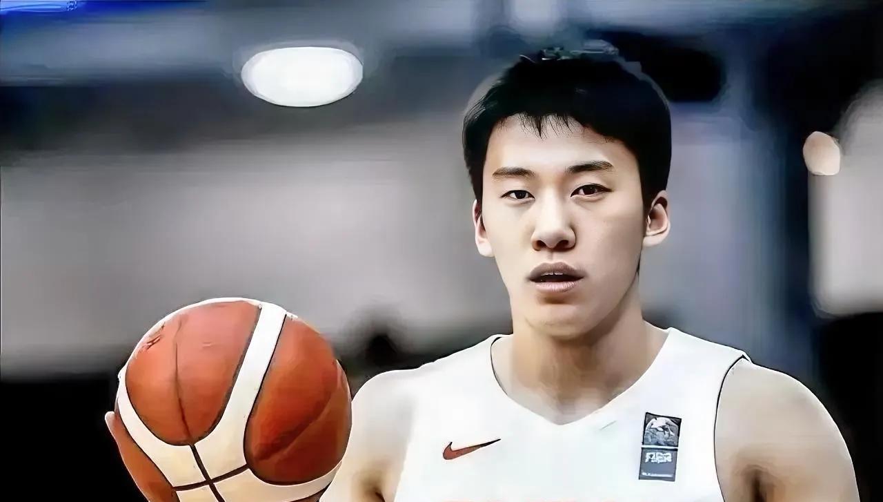 #头号创作者激励计划#中国男篮的奇兵王俊杰。芳龄20，还是一名留美大学生，就有这