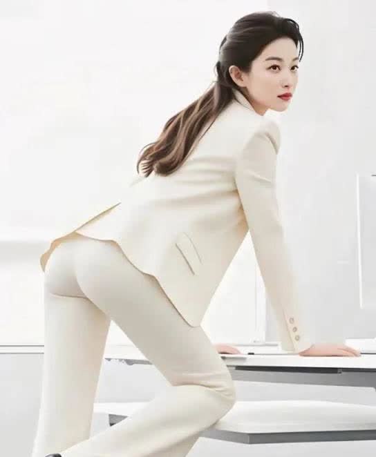 倪妮穿西装也很迷人
