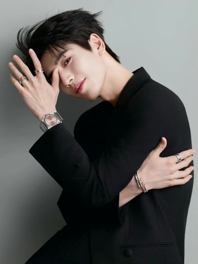 张凌赫官宣宝格丽
恭迎宝格丽品牌大使