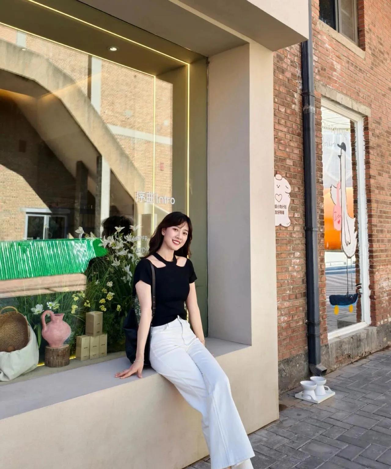 #一看就很少女的穿搭是什么样子的#简约时髦又高级