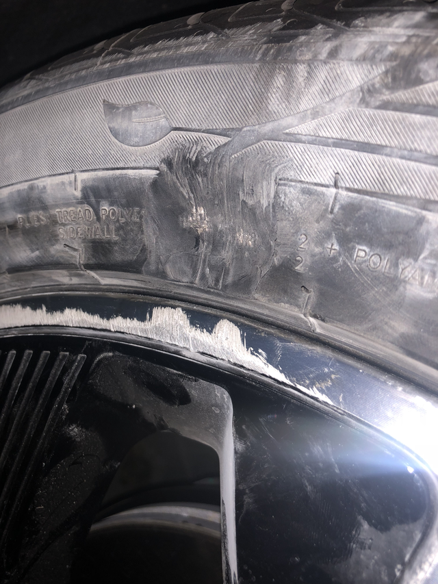 宋PLUSDM-I
蹭了下马路牙子 这样要紧吗？求教