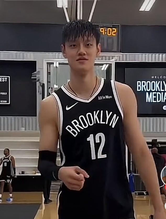 小曾，今年别回来了！今年好容易有这么个机会，能留在NBA，哪怕从训练营合同，Ex