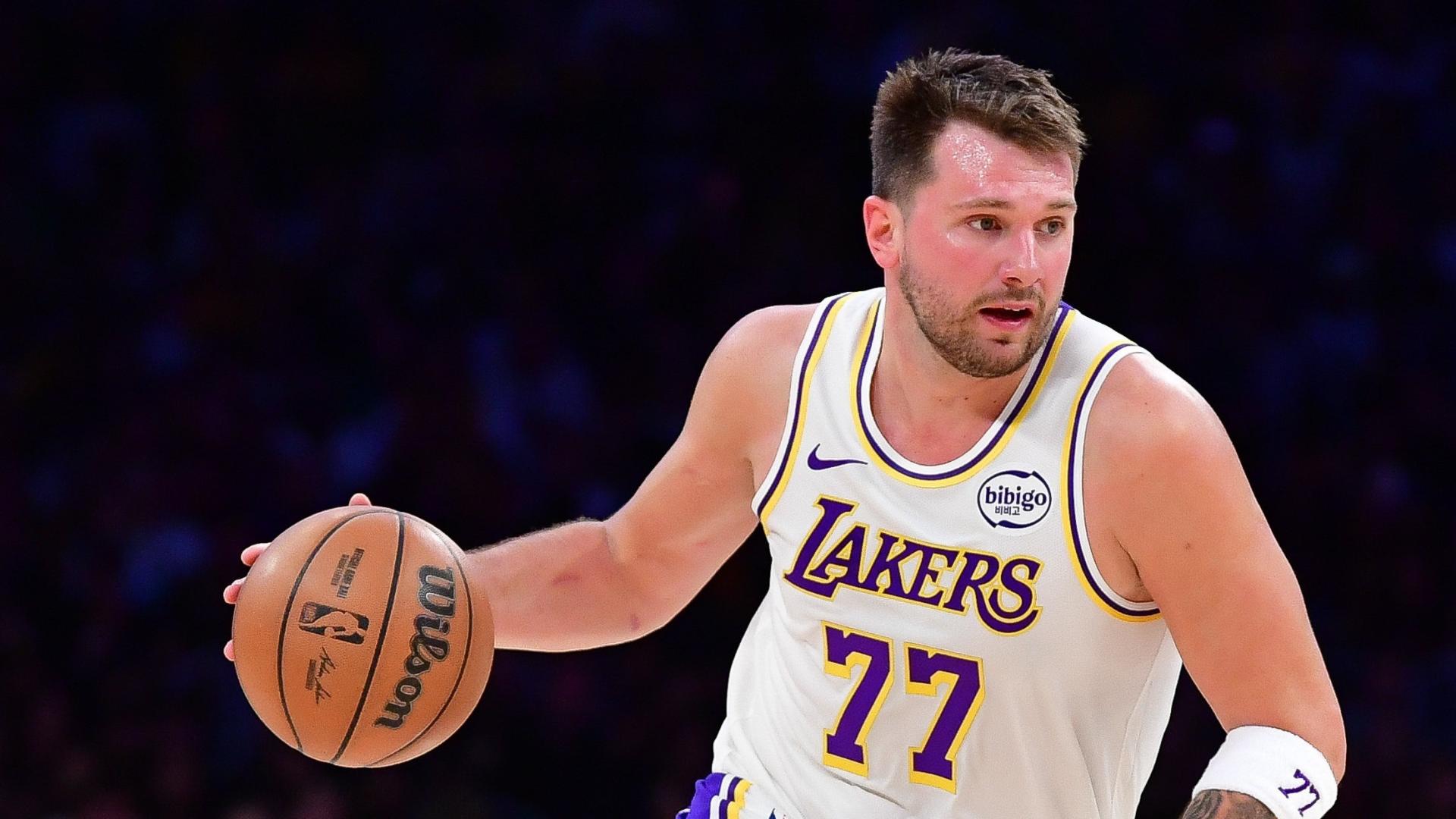 扎心！东契奇被问生日队友送啥：我还没收到任何人送的礼物！太离谱了