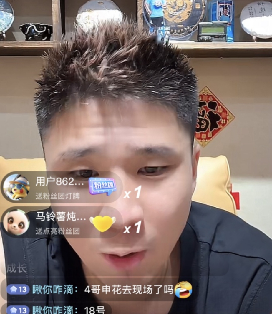 看到赵明剑爆料的华夏幸福当年差点签下卡瓦尼的往事，真是让人感慨金元足球时代的疯狂