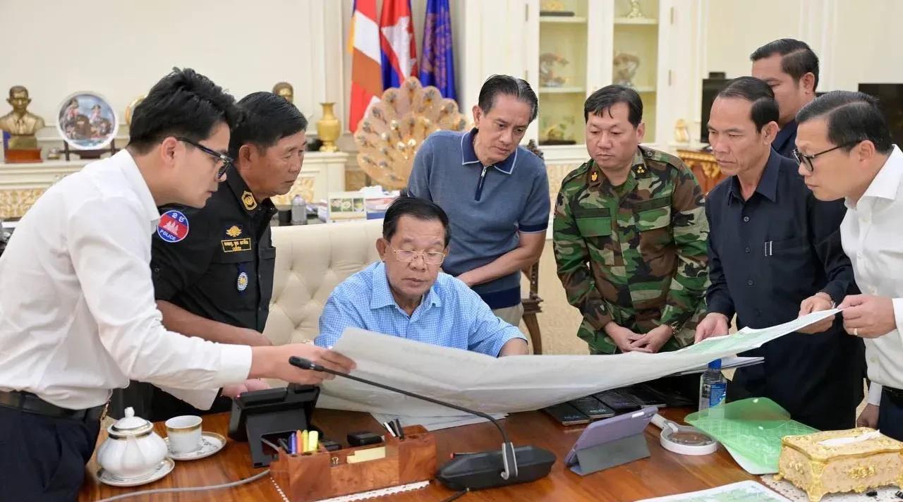 据柬华日报，泰国入侵柬埔寨！洪森亲王没有逃亡国外，而是坐镇指挥反击！
7月24日