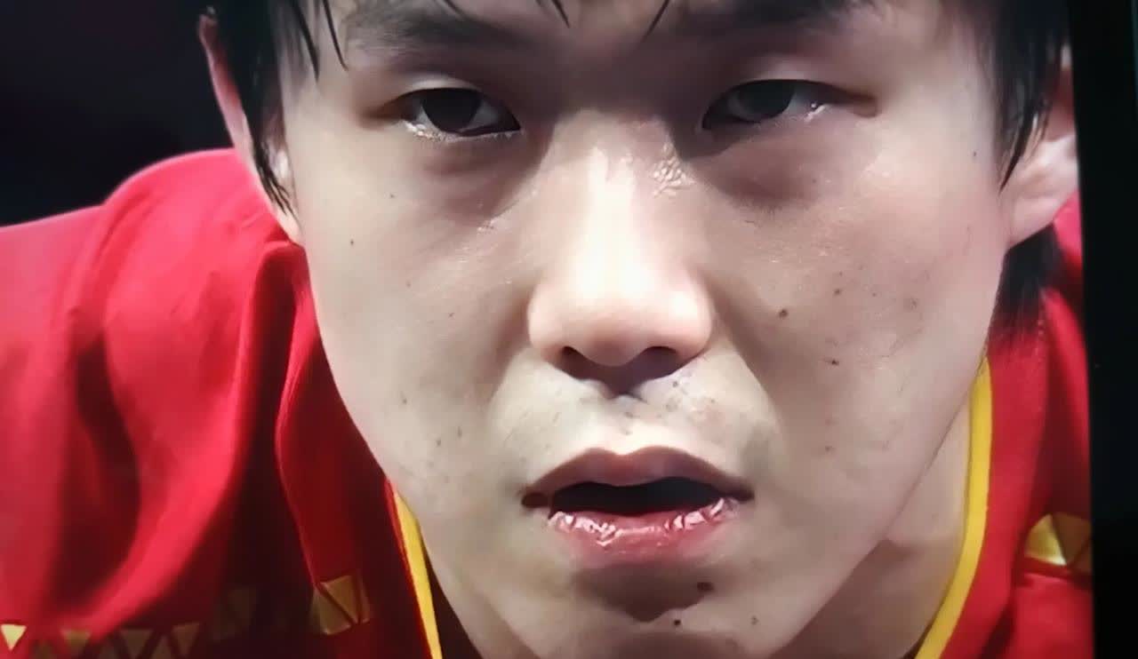 没想到昨天还在指责早田希娜耍心机叫医疗暂停，让自己妹妹输了比赛，今天张本智和自己