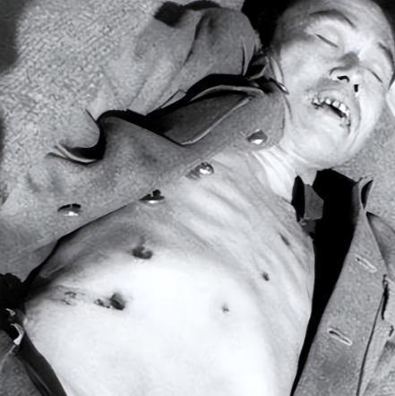 1949年，不可一世的邱清泉被击毙，据参谋长李汉萍回忆：他被击毙前就已经疯掉了，