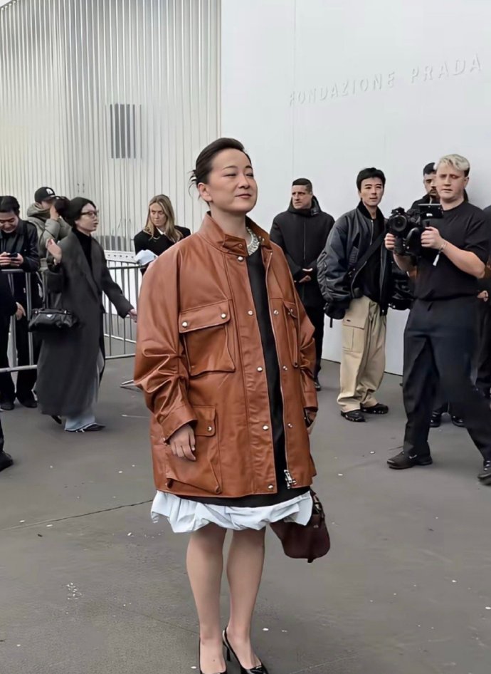 贾玲参加米兰时装周，整个人的气质完全不一样了