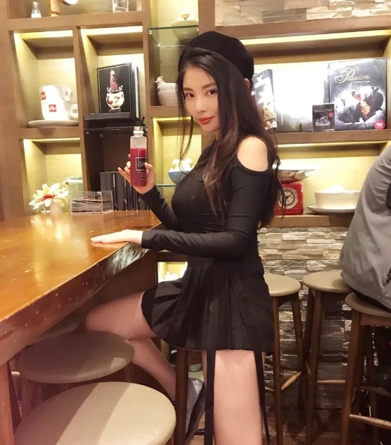 徐冬冬，168cm，来酒吧你又不喝酒？
