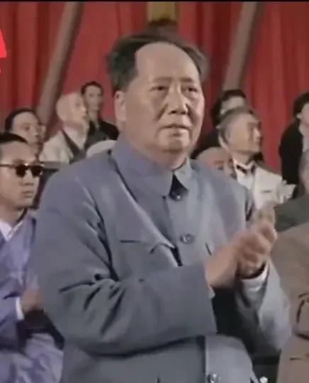 伟大领袖毛主席
人民心中的紅太阳！
