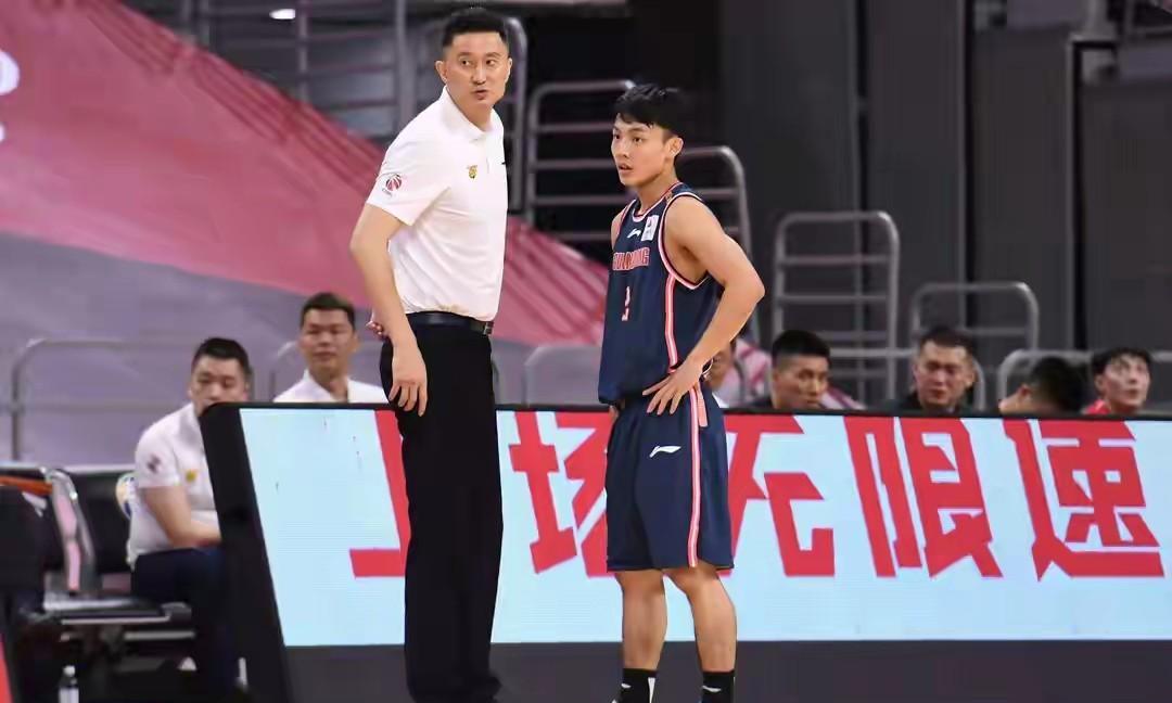请问，以徐杰现在的能力，到底能不能进入中国国家篮球队？
◎徐杰个人秀！徐杰在最近