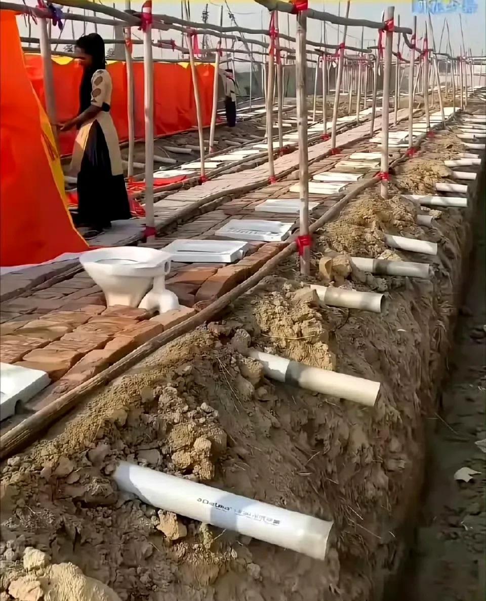 印度厕所竟花巨资修成这样











印度斥巨资修建的厕所，其糟糕的质