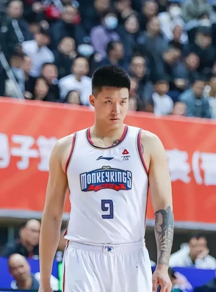 辽篮什么神仙操作？用赵率舟+吴昌泽换曾繁日
近日据直播吧记者透露，辽宁男篮准备用