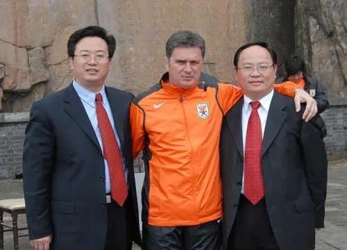 泰山队的逐渐没落，让我怀念的不是某位主教练、某位球员、某任总经理。最让我怀念的是