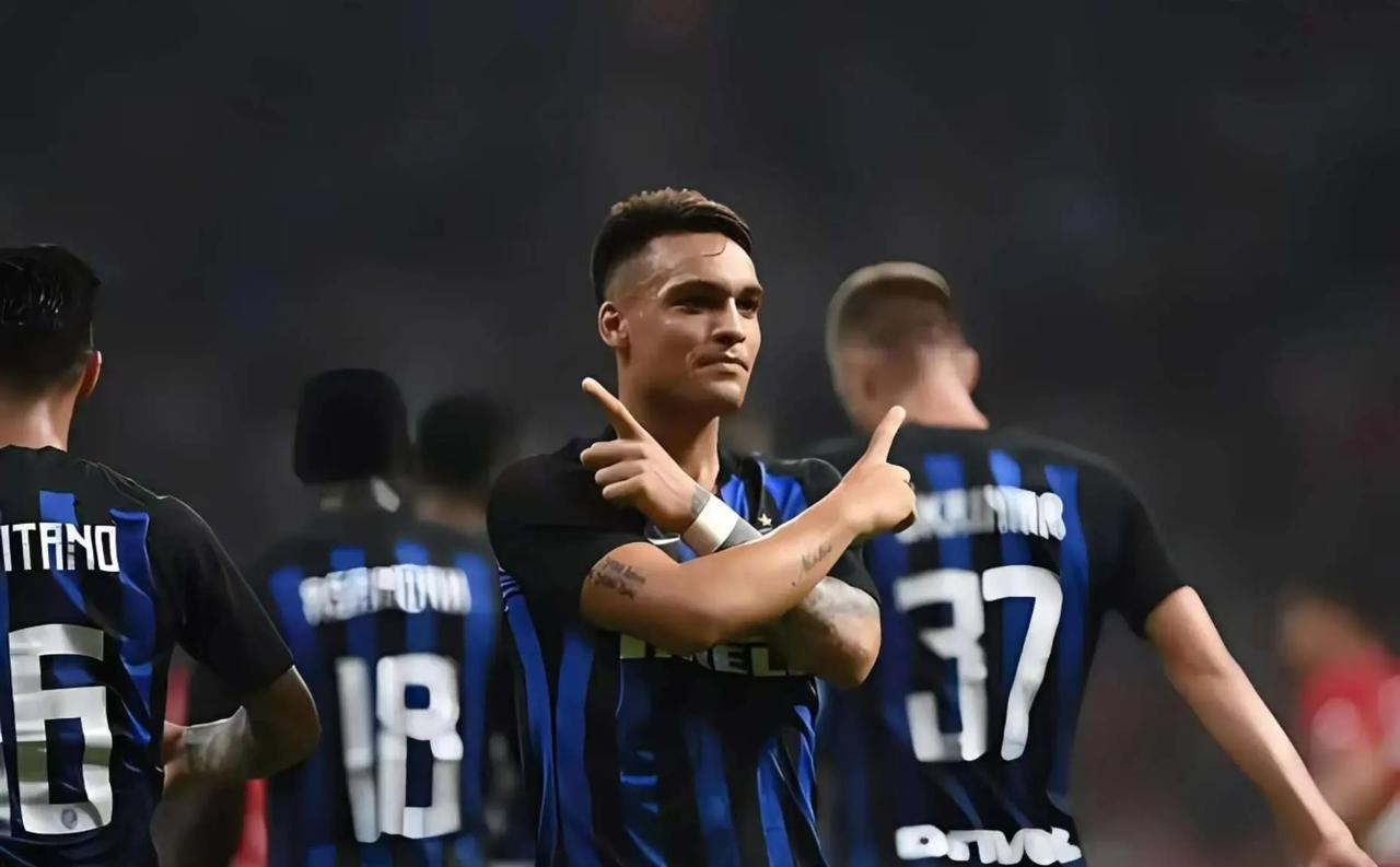 完了完了，国际米兰这赛季又要夺冠了！
最近国际米兰又谈了好几个项目，买进迪乌夫，