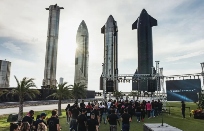 马斯克在德州的SpaceX公司所在地，将成为城市，他的员工会当选首任市长。

这