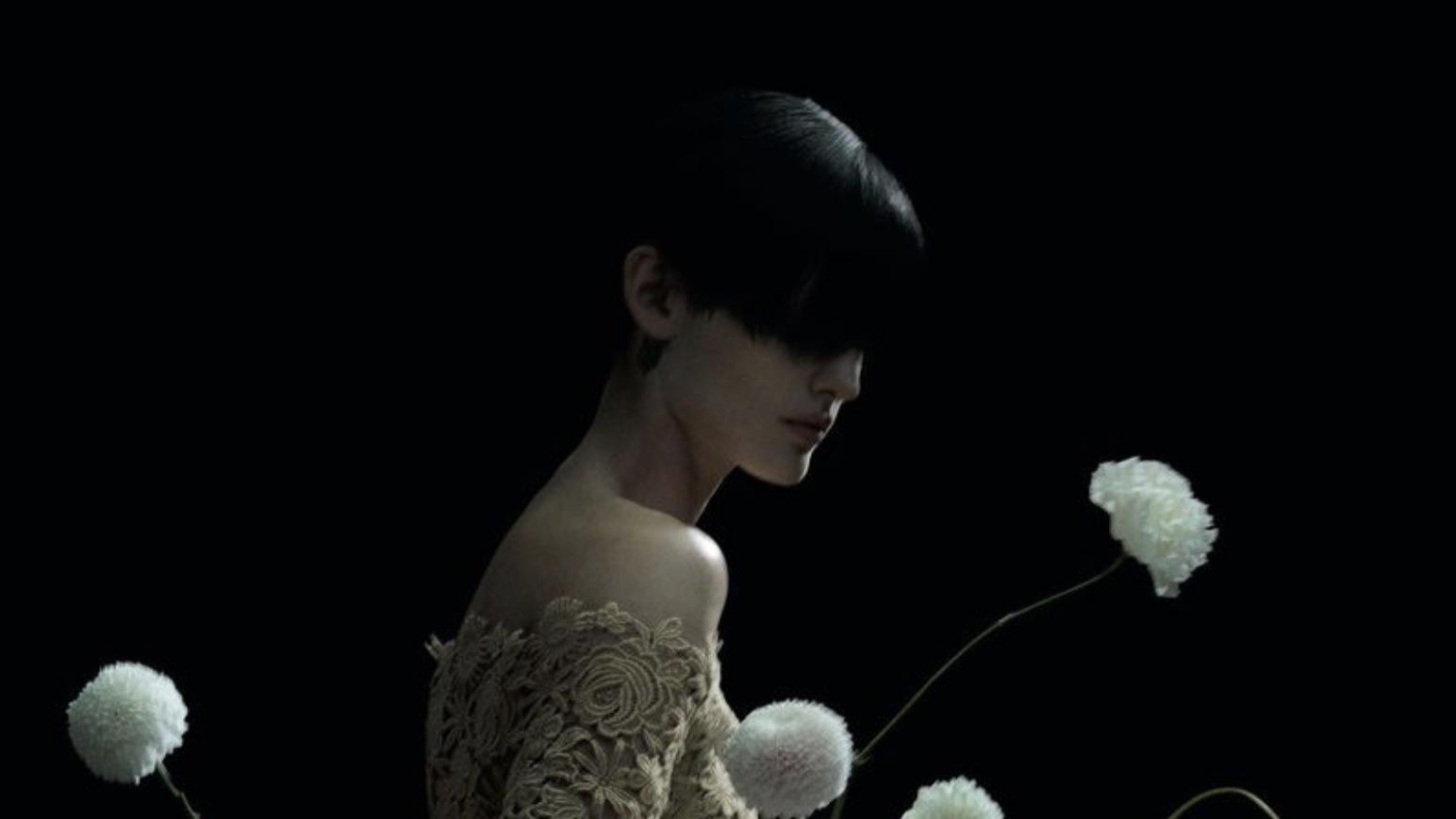 乌拉圭超模梅兰尼，纪梵希低调奢华风格摄影