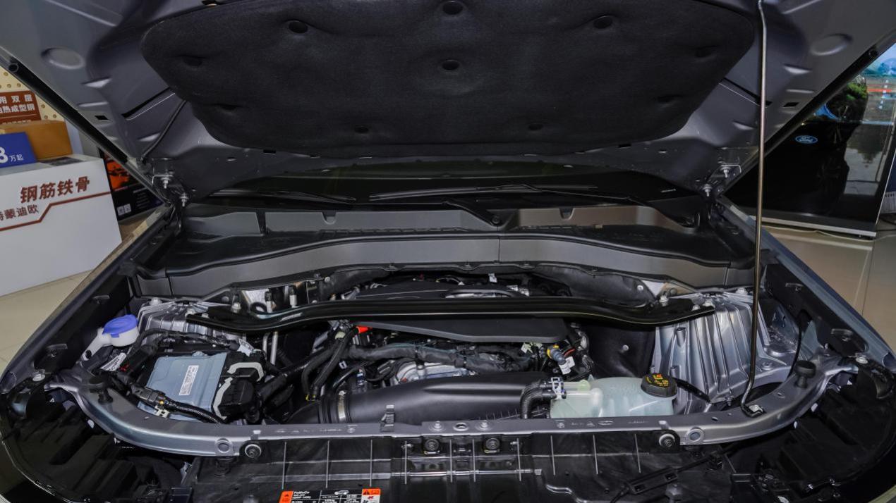 领克09 VS 福特探险者，价格相差近10万，到底怎么选？