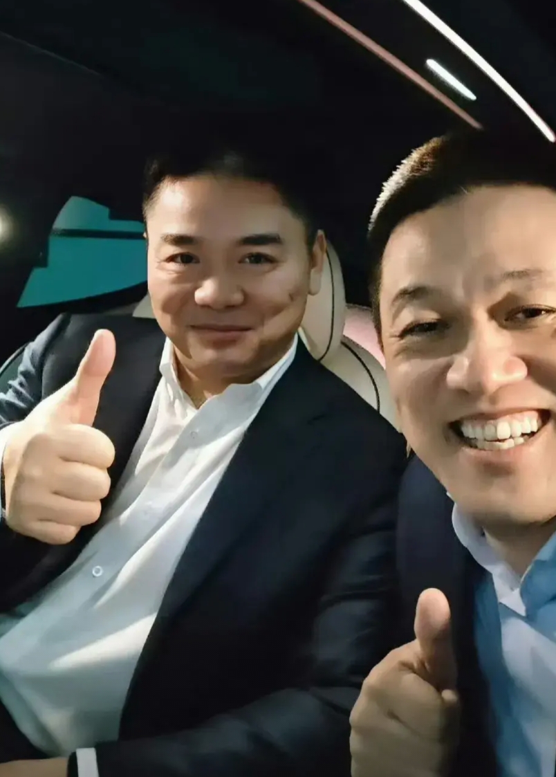 罕见亮相，刘强东买了蔚来ET9！

万万没想到，蔚来CEO李斌居然找到了刘强东，