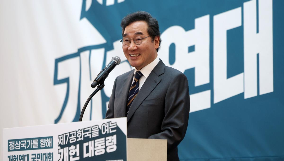 李洛渊说要重建民主党











瞧瞧这民主党，预选结果像个笑话！一个
