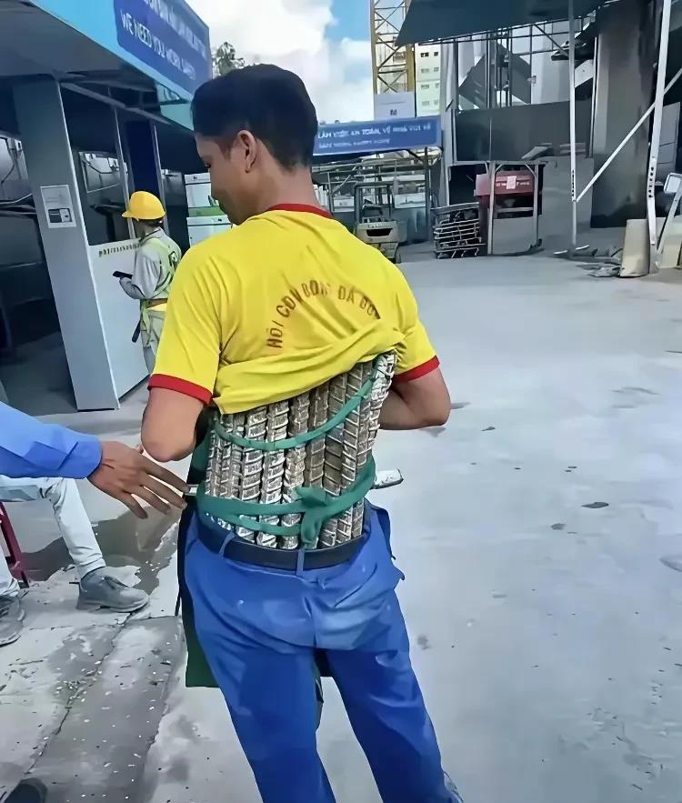 这一捆钢筋能有多少钱？会比一天的工资高吗？