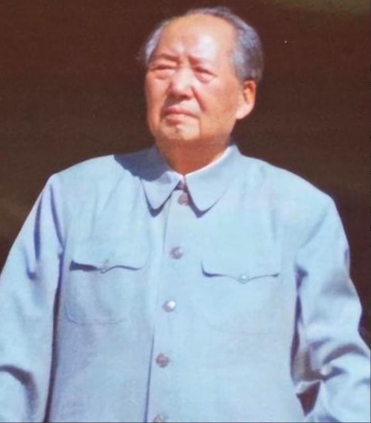 1941年，苏军屡战屡败，斯大林放下颜面，六度向毛主席求援却均遭婉拒。然而，主席