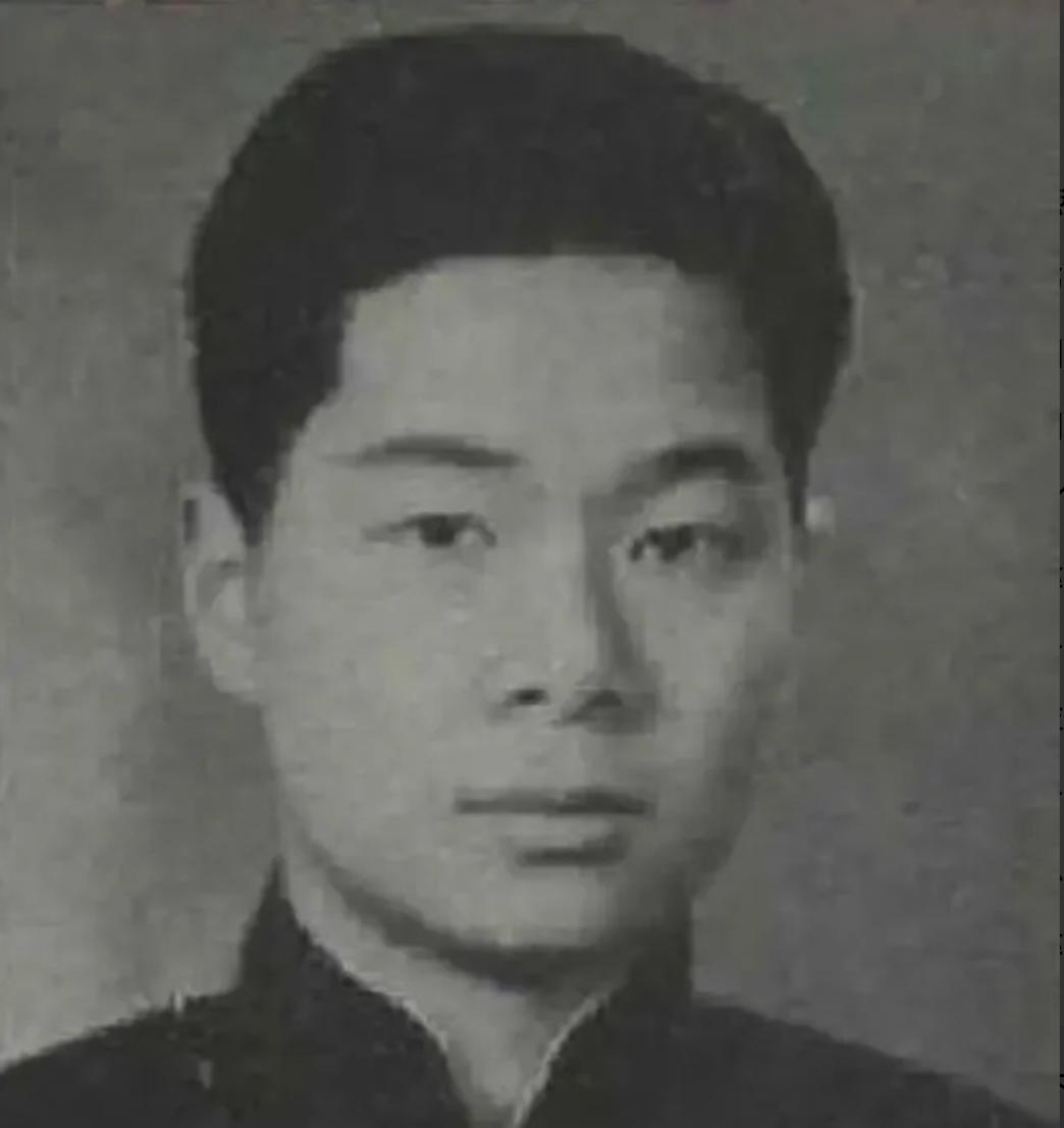 1939年，孔祥熙23岁的儿子孔令侃，看上了母亲宋霭龄40岁的牌友白兰花，而且打