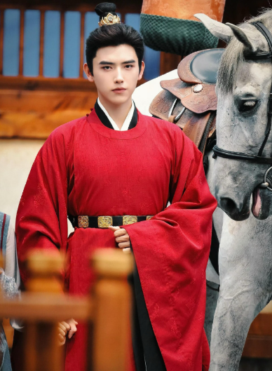 陈飞宇《慕胥辞》
陈晓《梦华录》
任嘉伦《流水迢迢》
三位服装都出自一人之手，但