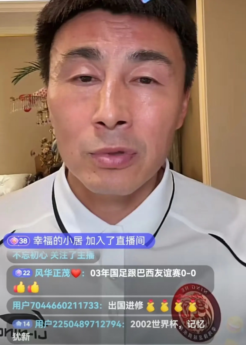 前国脚李玮锋爆了一个料，2002年世界杯国足和巴西队的比赛结束后。在尿检时，李玮